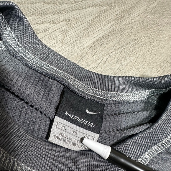 Nike Sphere Dry Shirt Men's Size XL Gray Long‎ Sleeve Swoosh Stretch - Picture 2 of 13